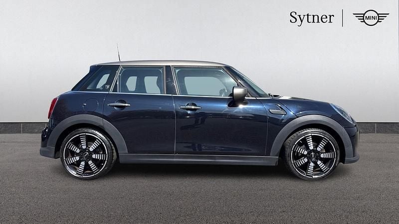 Usado Mini Cooper Exclusive 134 HP (98 kW) 2022 Preto Citadino