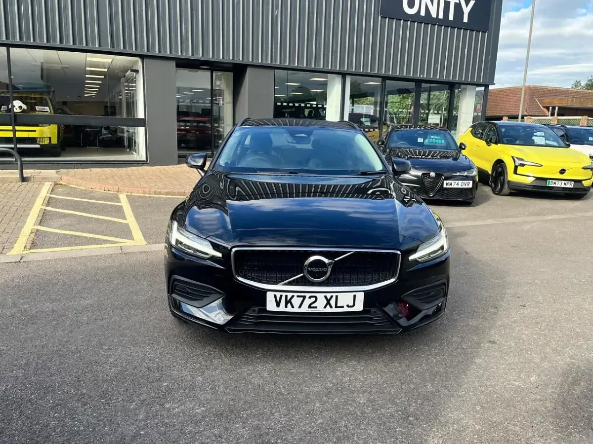 Used Volvo V60 Core 161 HP (118 kW) 2022 Black Estate