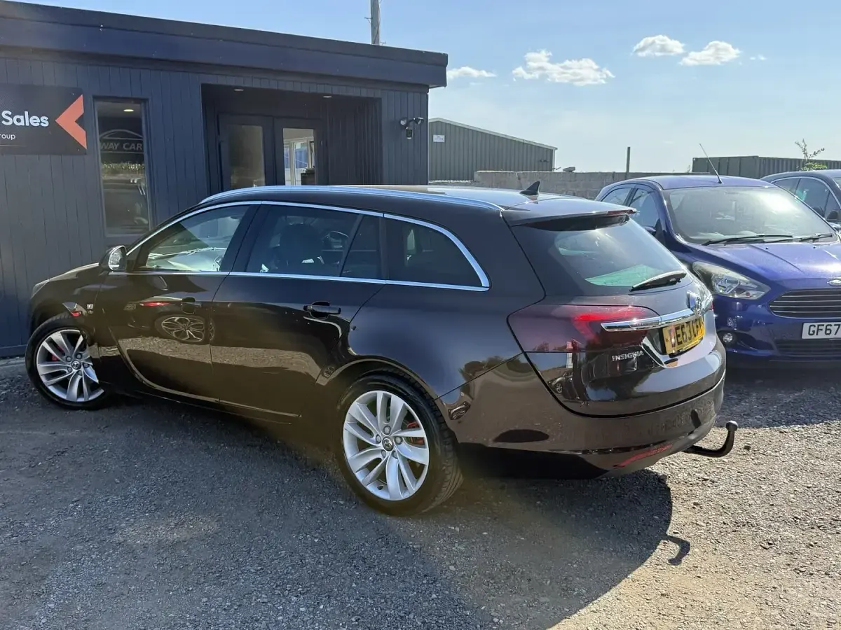 Used Vauxhall Insignia Elite 163 HP (119 kW) 2013 Brown Estate