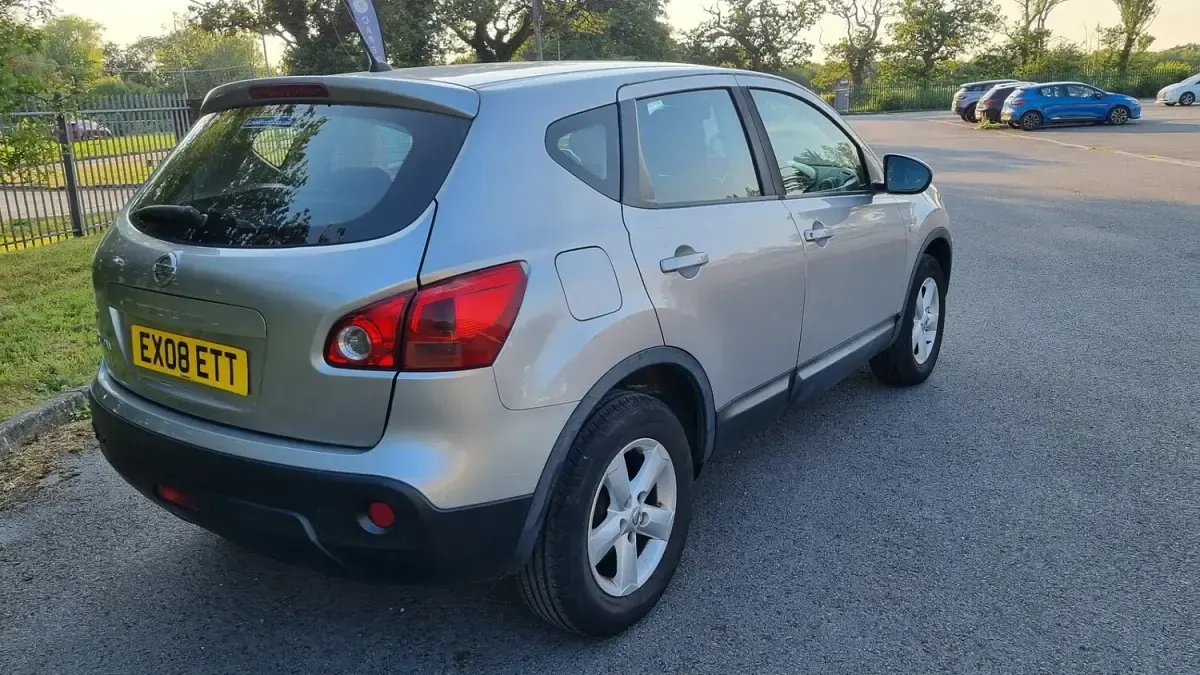 Used Nissan Qashqai Acenta 114 HP (83 kW) 2008 Silver SUV