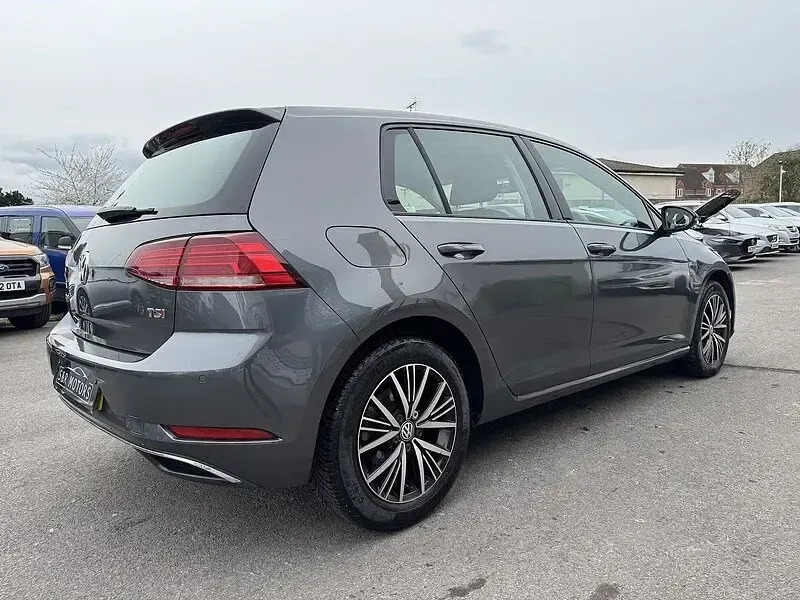 Used VW Golf VII SE 123 HP (90 kW) 2017 Grey Hatchback