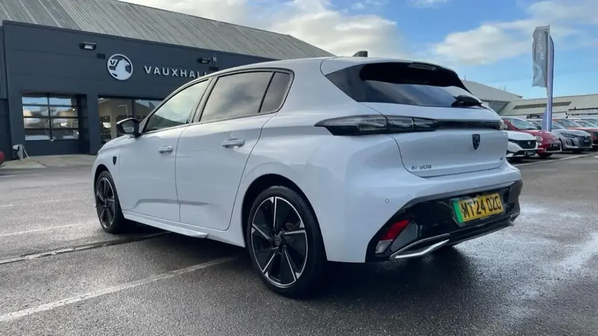 Gebraucht Peugeot e-308 GT 113 kW (154 PS) 2024 Weiß Kleinwagen
