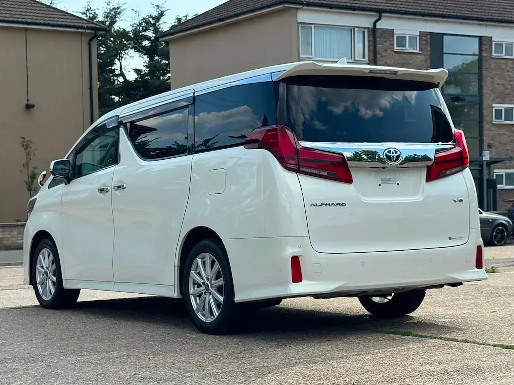 Used Toyota Alphard 300 HP (220 kW) 2021 White MPV