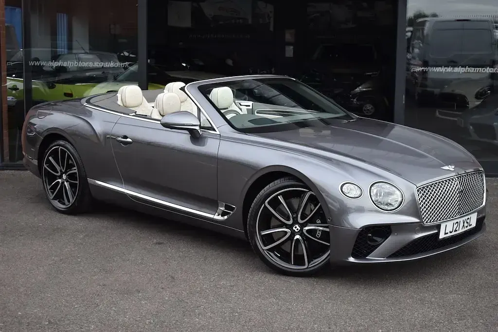 Begagnad Bentley Continental 550 HK (404 kW) 2021 Grå Cab