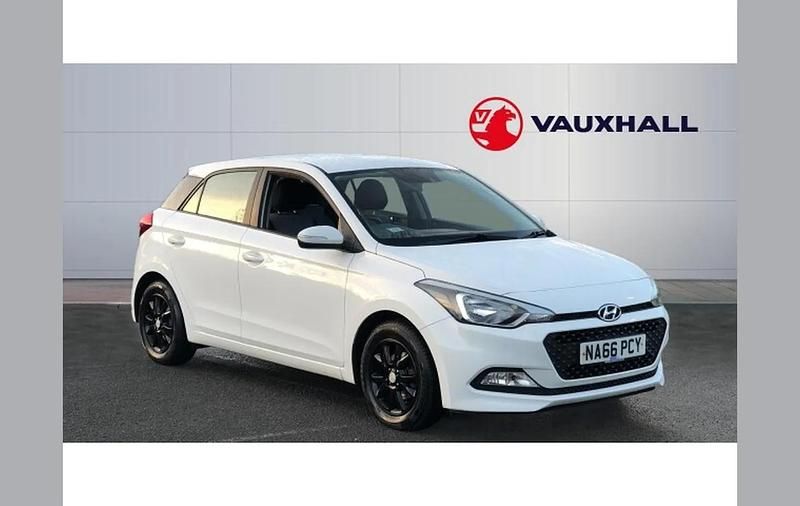 White Used 2016 Hyundai i20 SE Hatchback | £8,413 (Expensive) - Image 1/4
