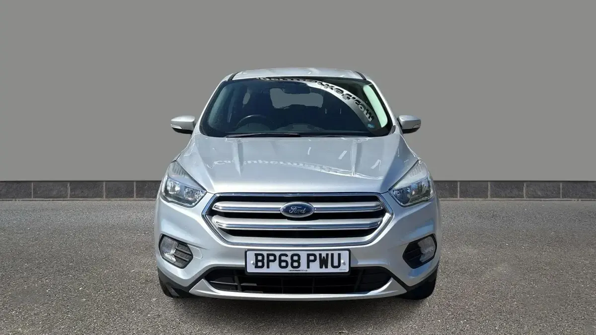 Usado Ford Kuga Zetec 150 HP (110 kW) 2018 Prateado SUV