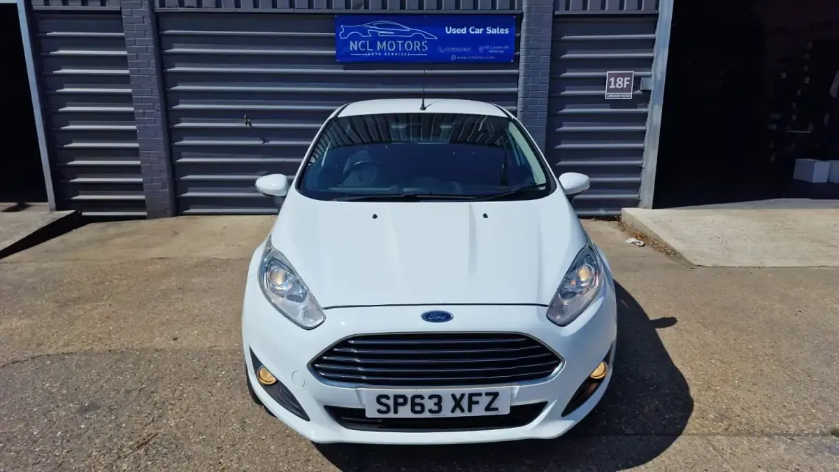 Used Ford Fiesta Zetec 2013 White Hatchback