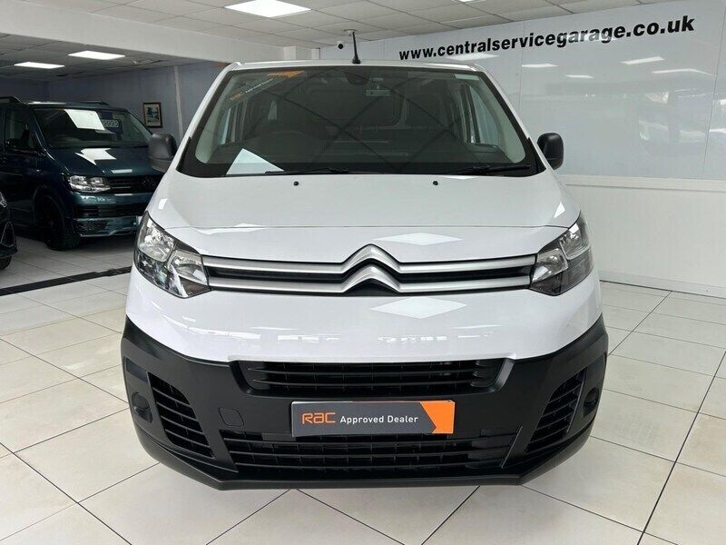 White Used 2023 Citroën Dispatch MPV | £17,495 (Expensive) - Image 1/2