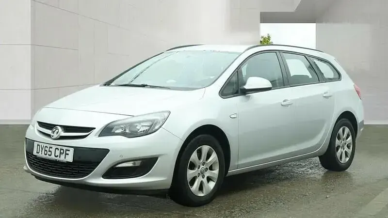 Used Vauxhall Astra Design Edition 110 HP (80 kW) 2016 Silver Estate
