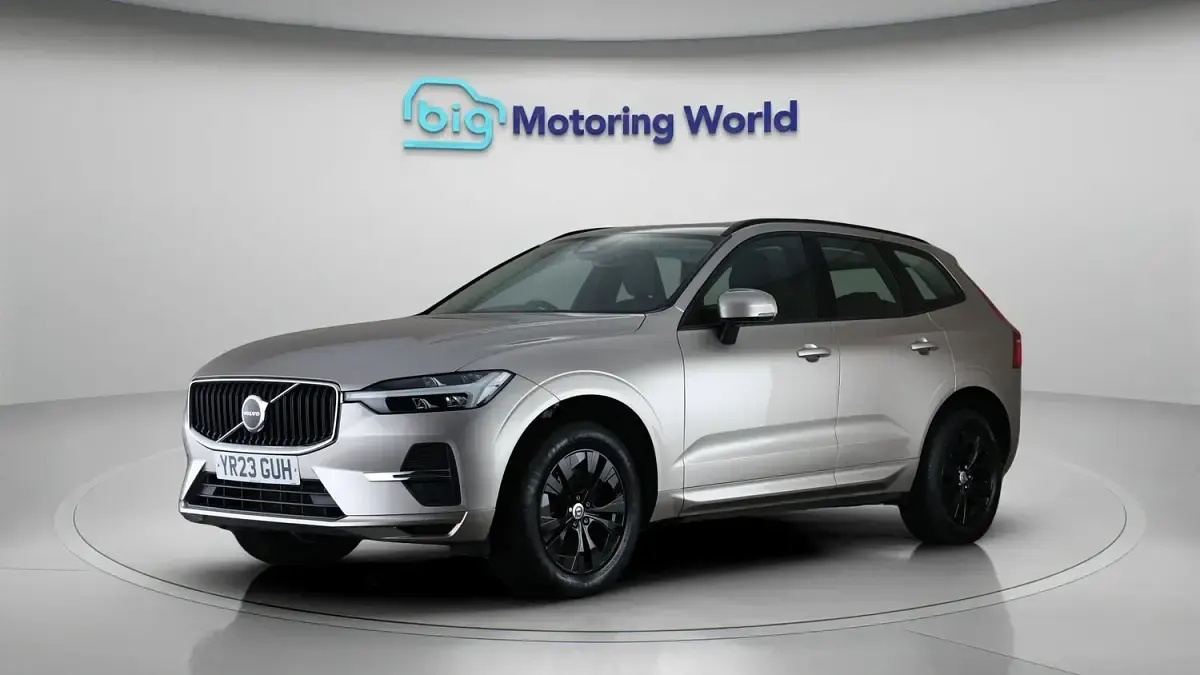 Used Volvo XC60 Core 250 HP (183 kW) 2023 Gold SUV