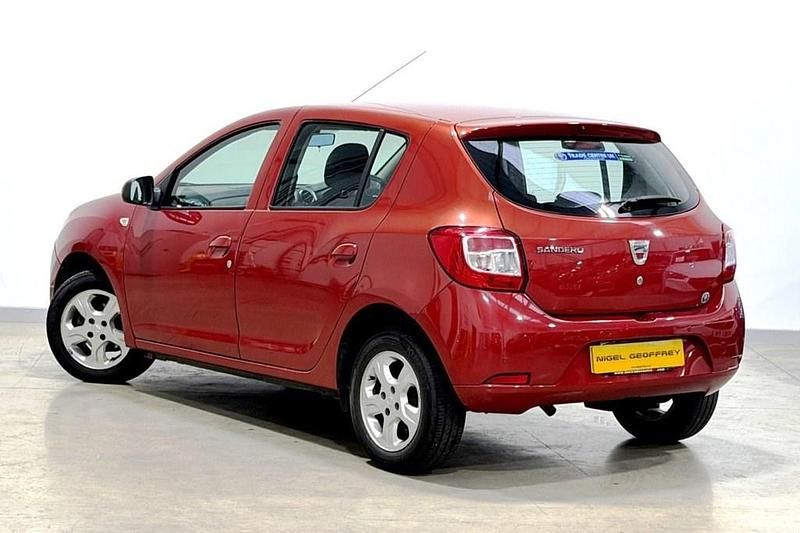 Used Dacia Sandero Lauréate 90 HP (66 kW) 2016 Red Hatchback