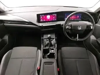 Begagnad Vauxhall Astra Design Edition 110 HK (80 kW) 2023 Svart Halvkombi