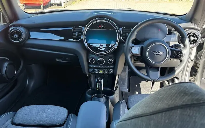 Begagnad Mini Cooper Level 2 135 kW (184 HK) 2023 Halvkombi