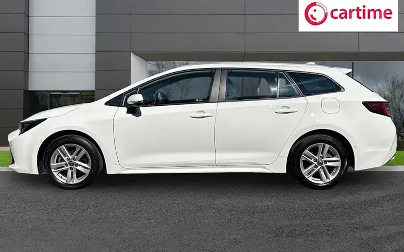Used Toyota Corolla 122 HP (89 kW) 2022 White Estate