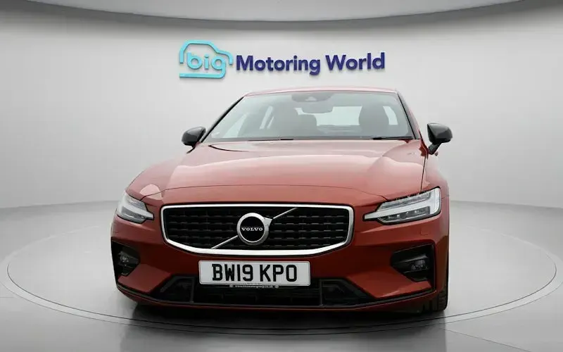 Used Volvo S60 R-Design 250 HP (183 kW) 2019 Red Sedan