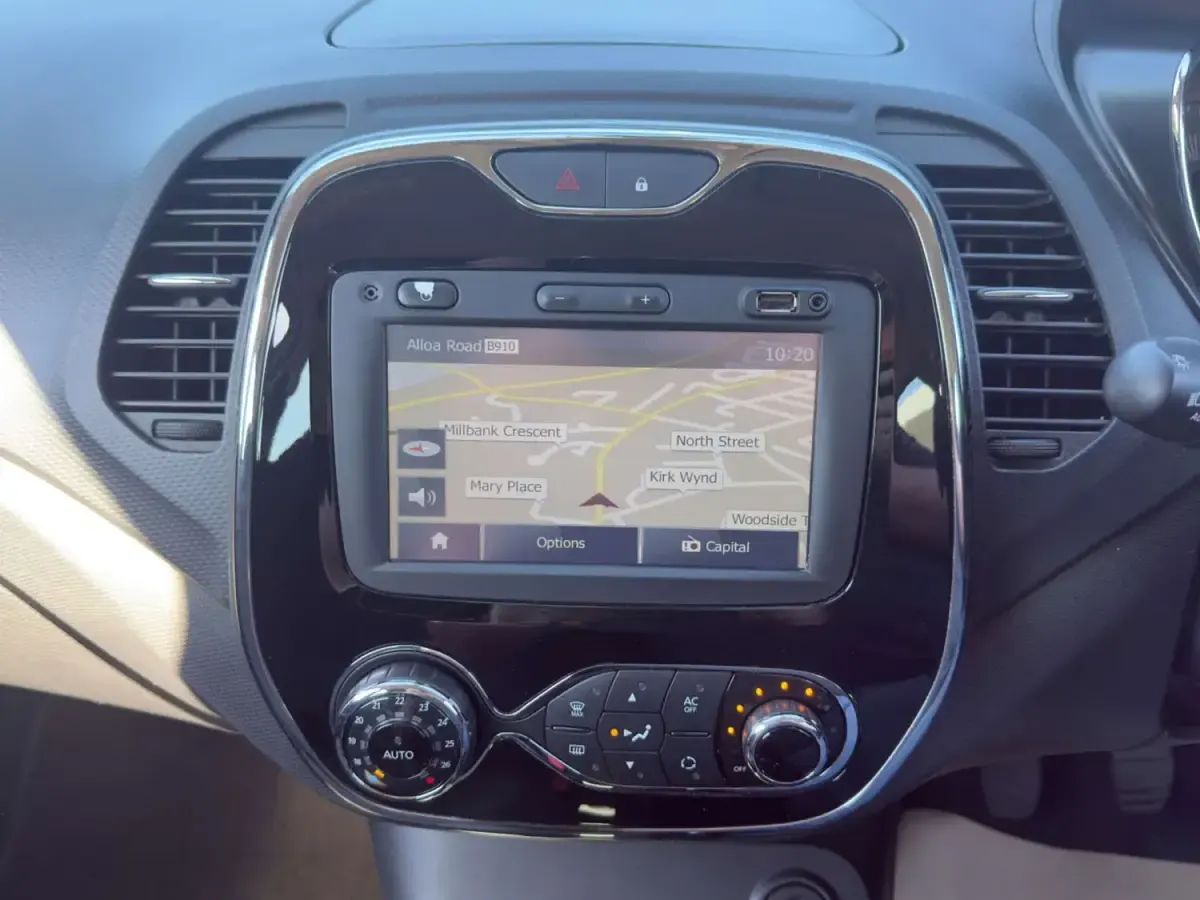 Używany Renault Captur Dynamique 90 KM (66 kW) 2014 Beżowy SUV