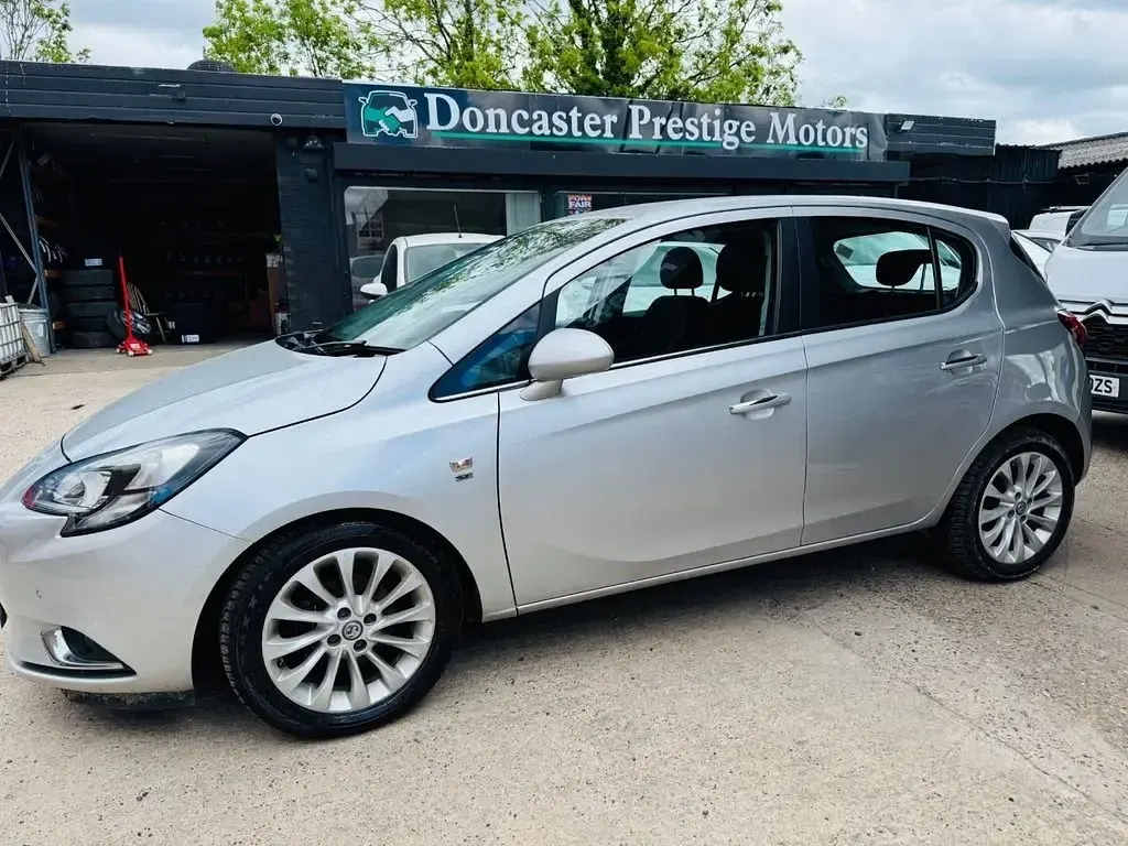 Używany Vauxhall Corsa 90 KM (66 kW) 2015 Srebrny Hatchback