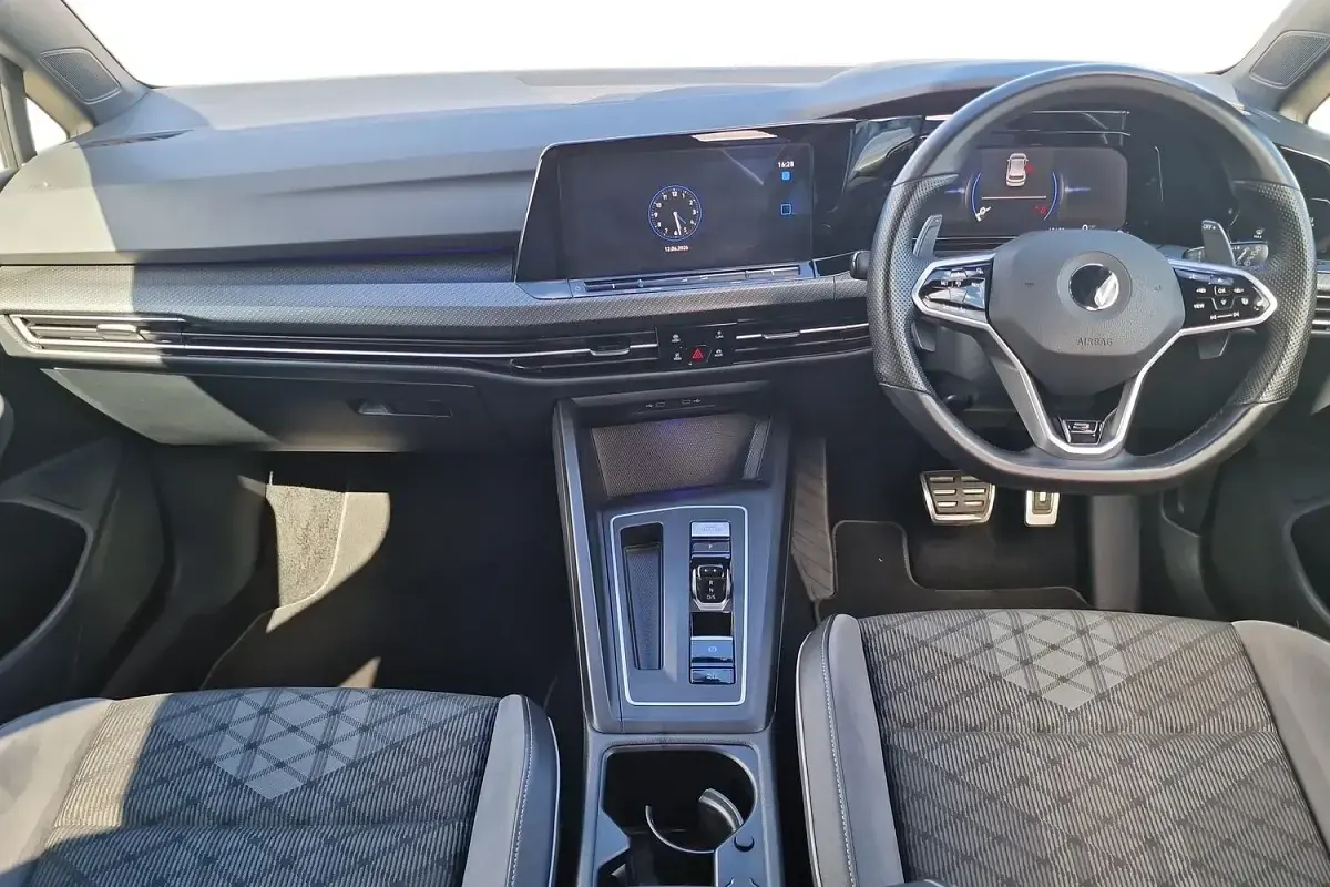 Used VW Golf VII R-line 150 HP (110 kW) 2020 White Hatchback