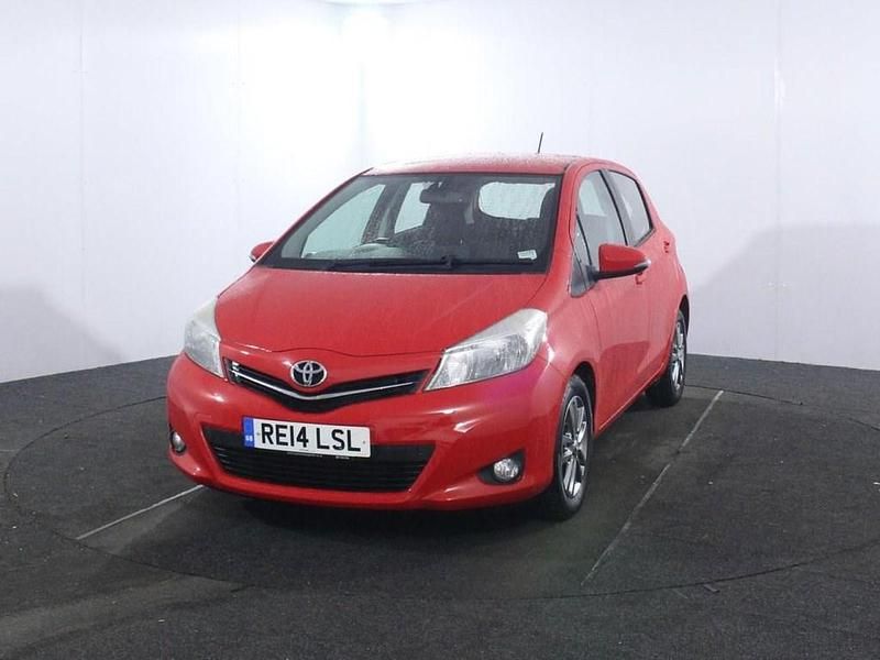 Used Toyota Yaris Plus 69 HP (50 kW) 2014 Red Hatchback