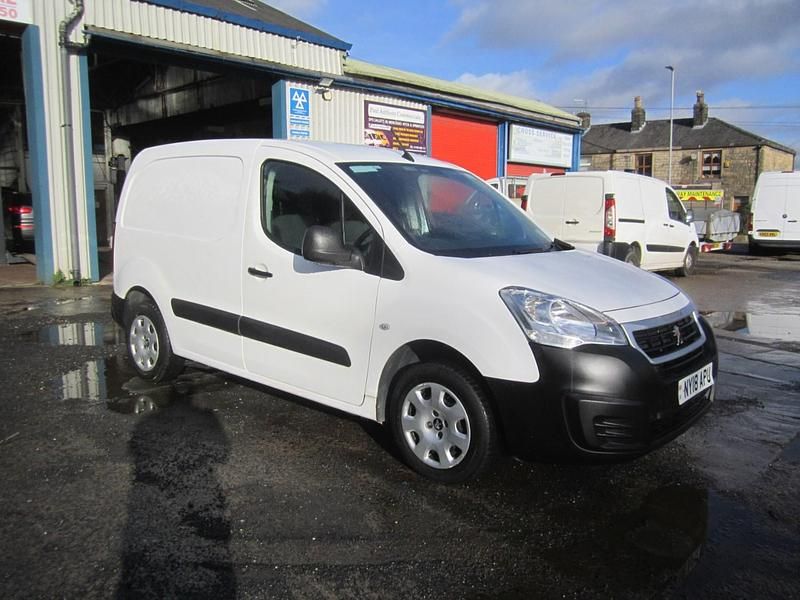 White Used 2018 Peugeot Partner MPV | £6,190 (Super price) - Image 1/4