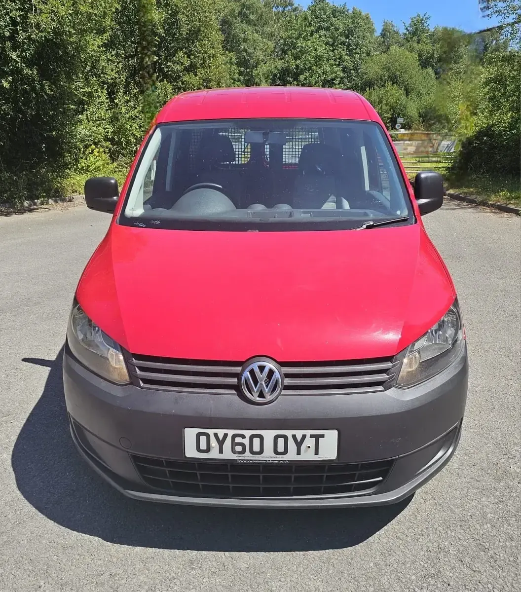 Used VW Caddy 102 HP (75 kW) 2010 Red MPV