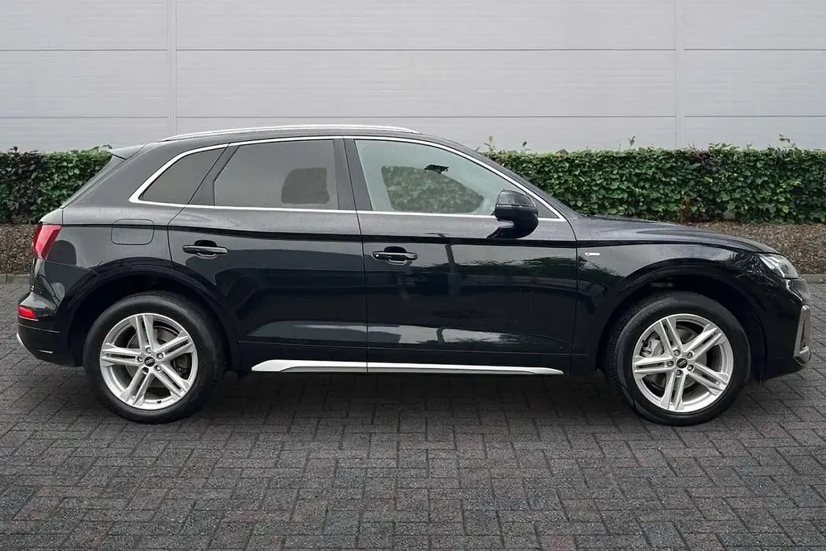 Used Audi Q5 S-Line 261 HP (191 kW) 2023 Black SUV