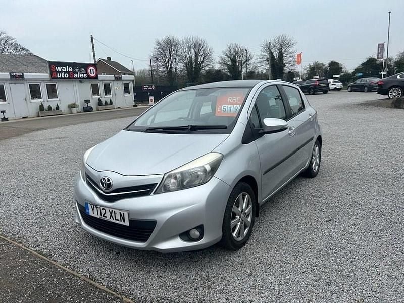 Used Toyota Yaris 101 HP (74 kW) 2012 Silver Hatchback