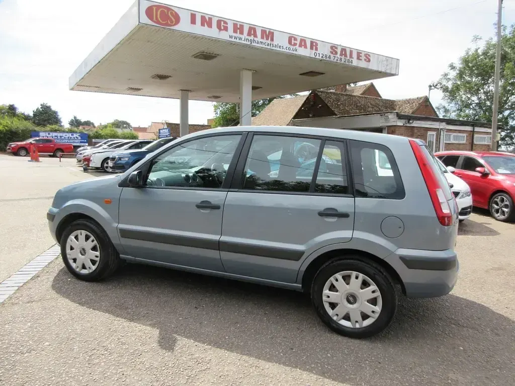 Used Ford Fusion Style 2009 Silver Hatchback