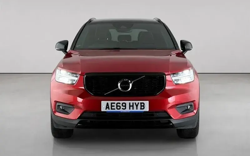 Used Volvo XC40 R-Design 163 HP (119 kW) 2020 Red SUV