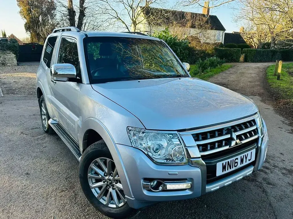 Used Mitsubishi Shogun 2016 Silver SUV