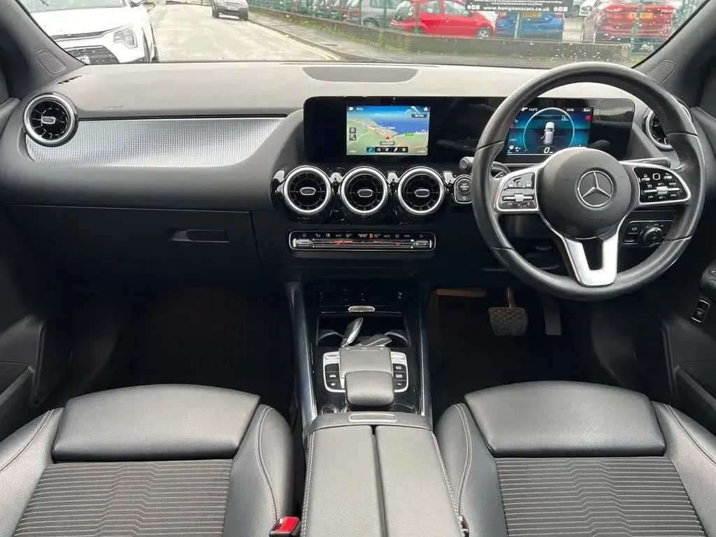 Käytetty Mercedes B200 163 HP (119 kW) 2020 Punainen Tila-auto