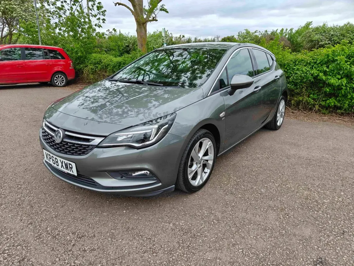 Used Vauxhall Astra SRi 105 HP (77 kW) 2018 Grey Hatchback