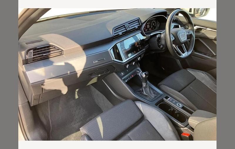 Begagnad Audi Q3 S-Line 150 HK (110 kW) 2019 Vit SUV