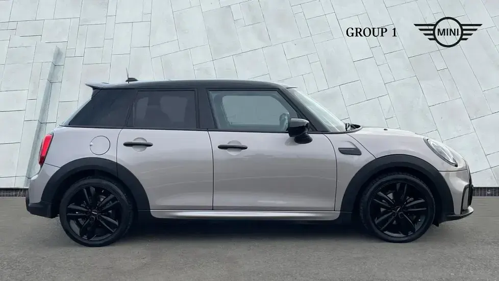 Begagnad Mini Cooper Hatch 136 HK (100 kW) 2024 Grå Halvkombi