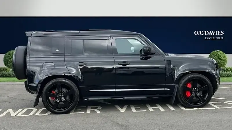 Używany Land Rover Defender S 250 KM (183 kW) 2022 Czarny SUV