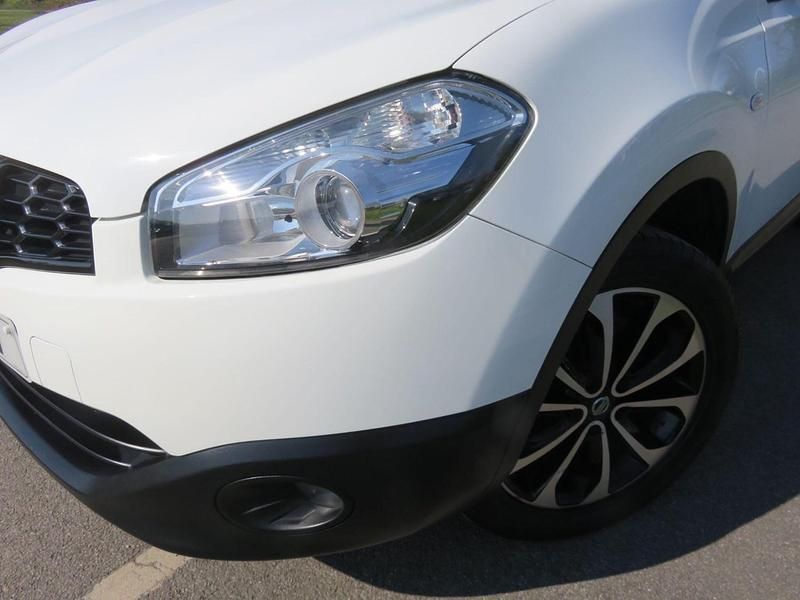 Used Nissan Qashqai N-TEC 117 HP (86 kW) 2011 White SUV