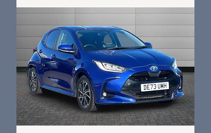 Used Toyota Yaris Hybrid Design 116 HP (85 kW) 2023 Blue Hatchback