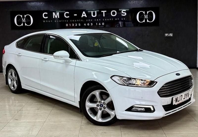 Usado Ford Mondeo Titanium 240 HP (176 kW) 2017 Branco Citadino