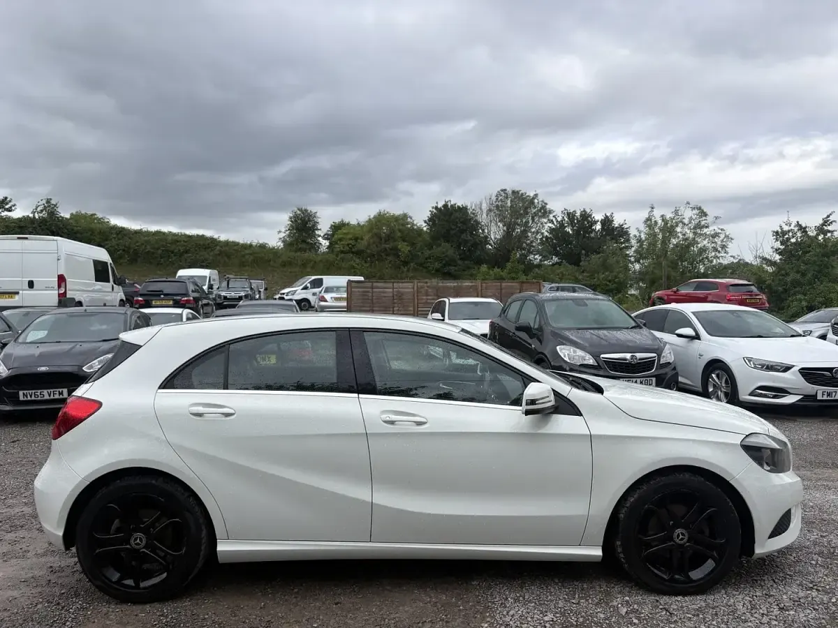 Used Mercedes A180 109 HP (80 kW) 2014 White Hatchback