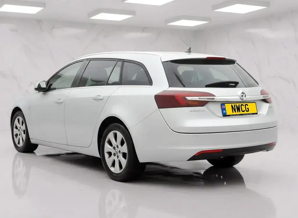 Used Vauxhall Insignia SRi 163 HP (119 kW) 2014 Silver Estate
