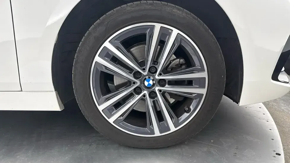 Used BMW 118 Sport Line 134 HP (98 kW) 2023 White Hatchback