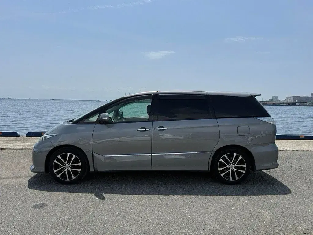 Used Toyota Estima Premium 2009 Black MPV