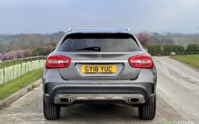 Usado Mercedes GLA200 AMG line 136 HP (100 kW) 2018 Cinzento SUV