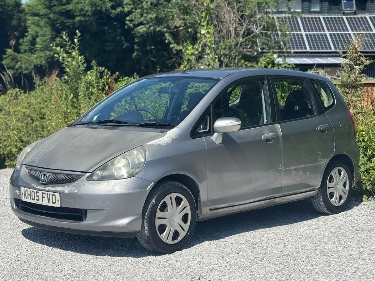 Used Honda Jazz SE 83 HP (61 kW) 2005 Silver Hatchback