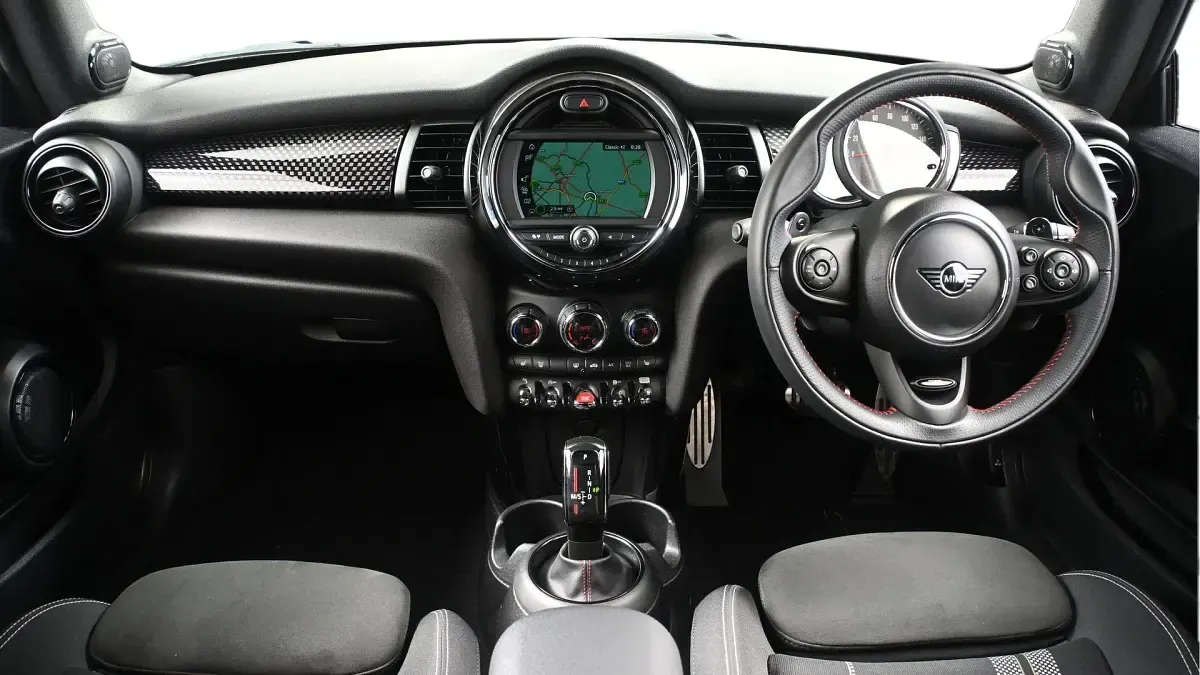 Used Mini Cooper S Hatch 189 HP (139 kW) 2019 Red Hatchback