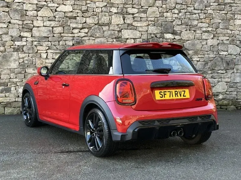 Usado Mini Cooper S Hatch 176 CV (129 kW) 2021 Rojo Utilitario