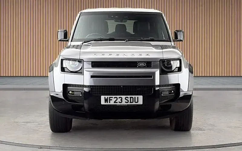 Used Land Rover Defender SE Dynamic 249 HP (183 kW) 2025 SUV