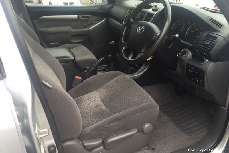 Used Toyota Land Cruiser 161 HP (118 kW) 2003 SUV