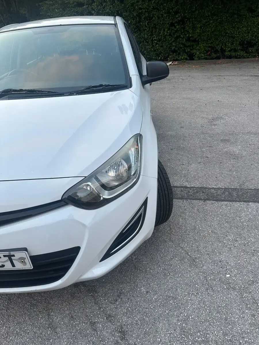 Used Hyundai i20 Classic 84 HP (61 kW) 2015 White Hatchback