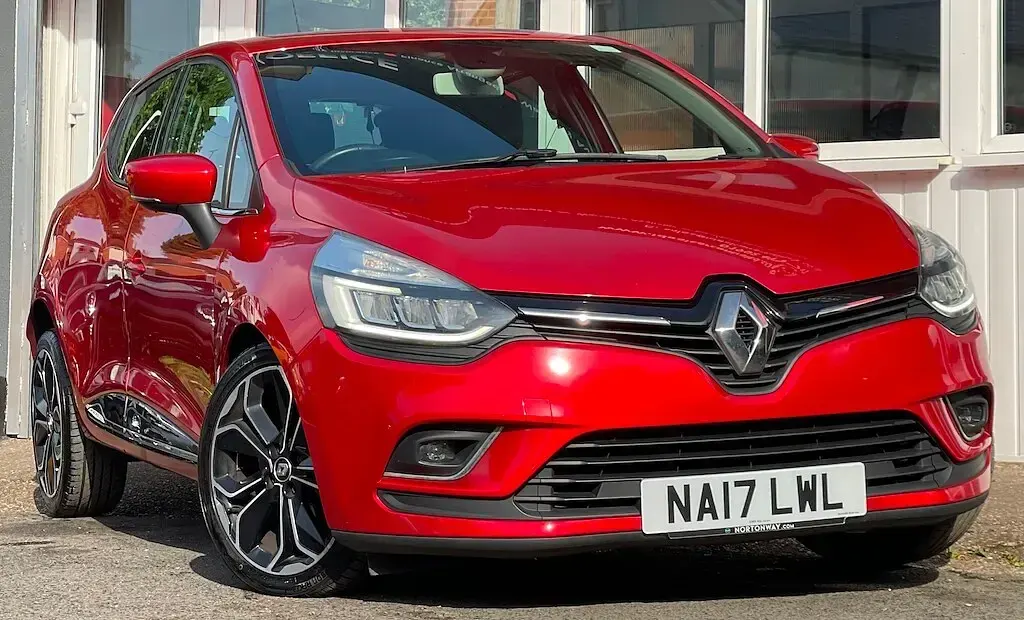 Used Renault Clio IV Dynamique 120 HP (88 kW) 2017 Red Hatchback